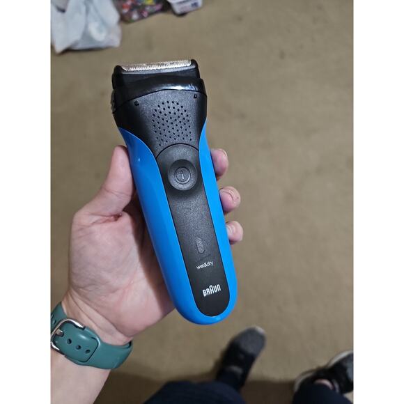Braun Blue Wet And Dry Foil Shaver Electric Facial Shaver READ - Picture 1 of 6